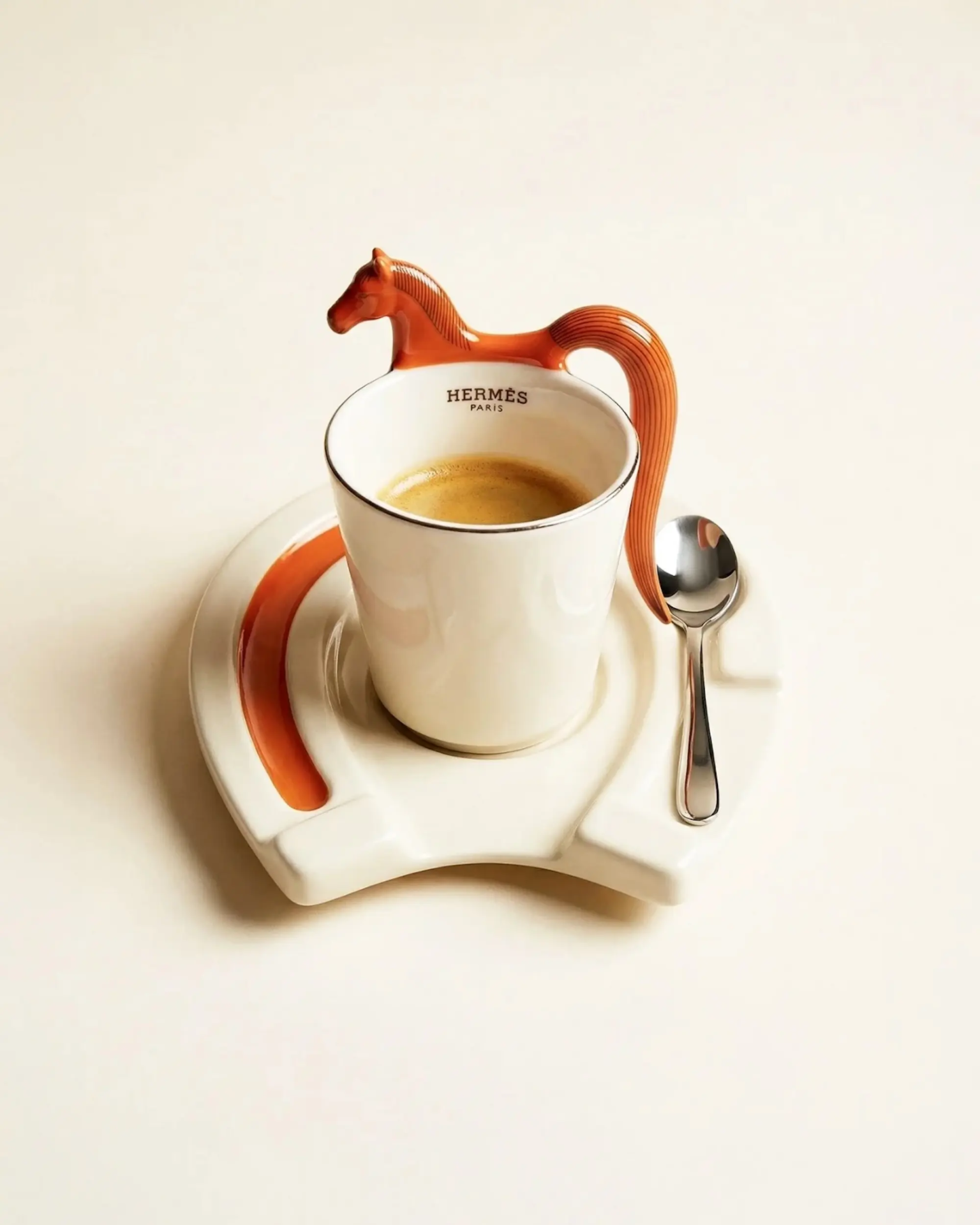 hermes-bialetti-collab-fictive-cafetiere-moka-cheval-design-luxe-2.jpeg