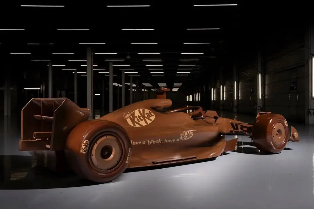 kitkat-formule-1-voiture-chocolat-silverstone-4.jpeg