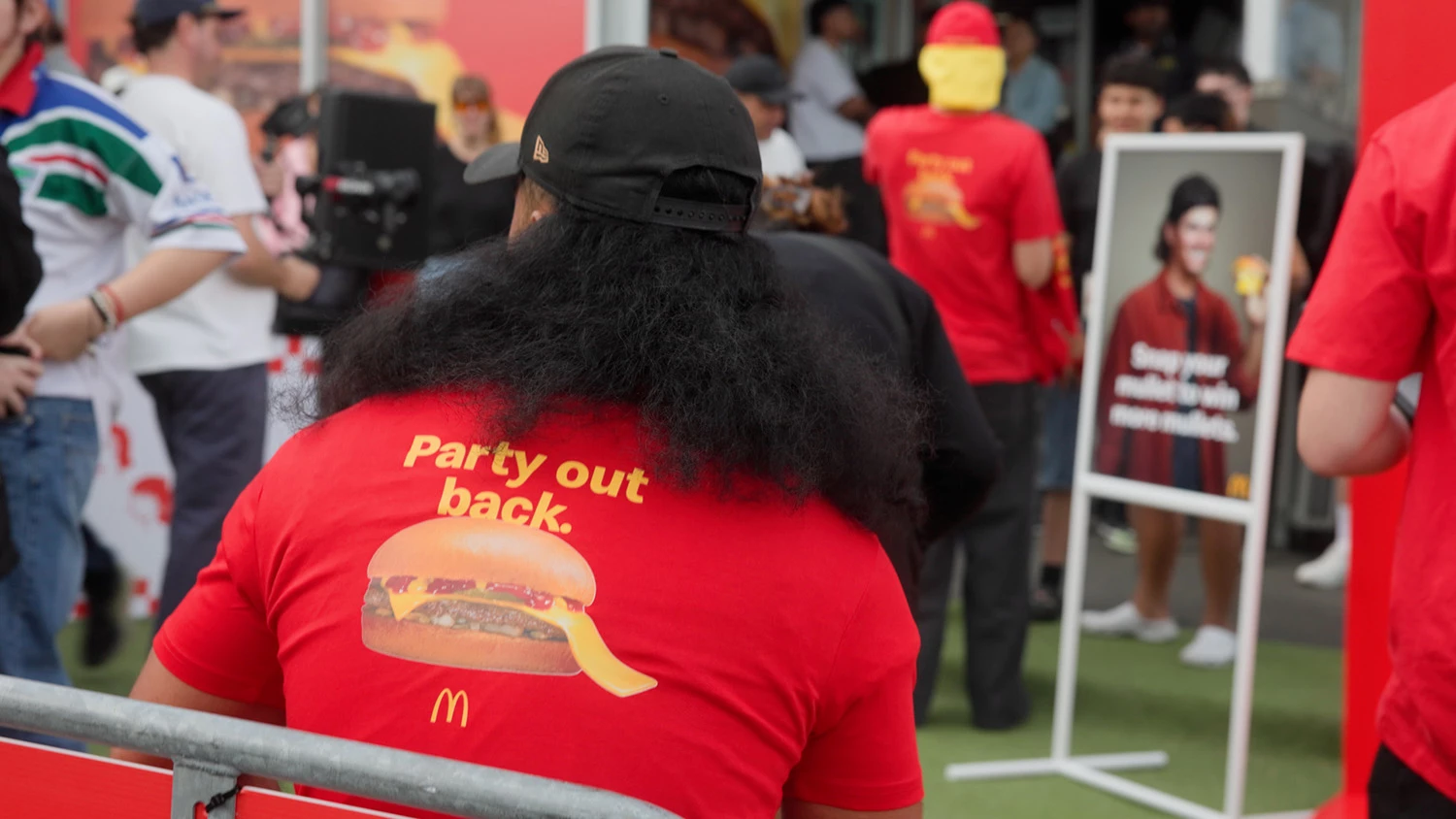 McMullet-party-out-back