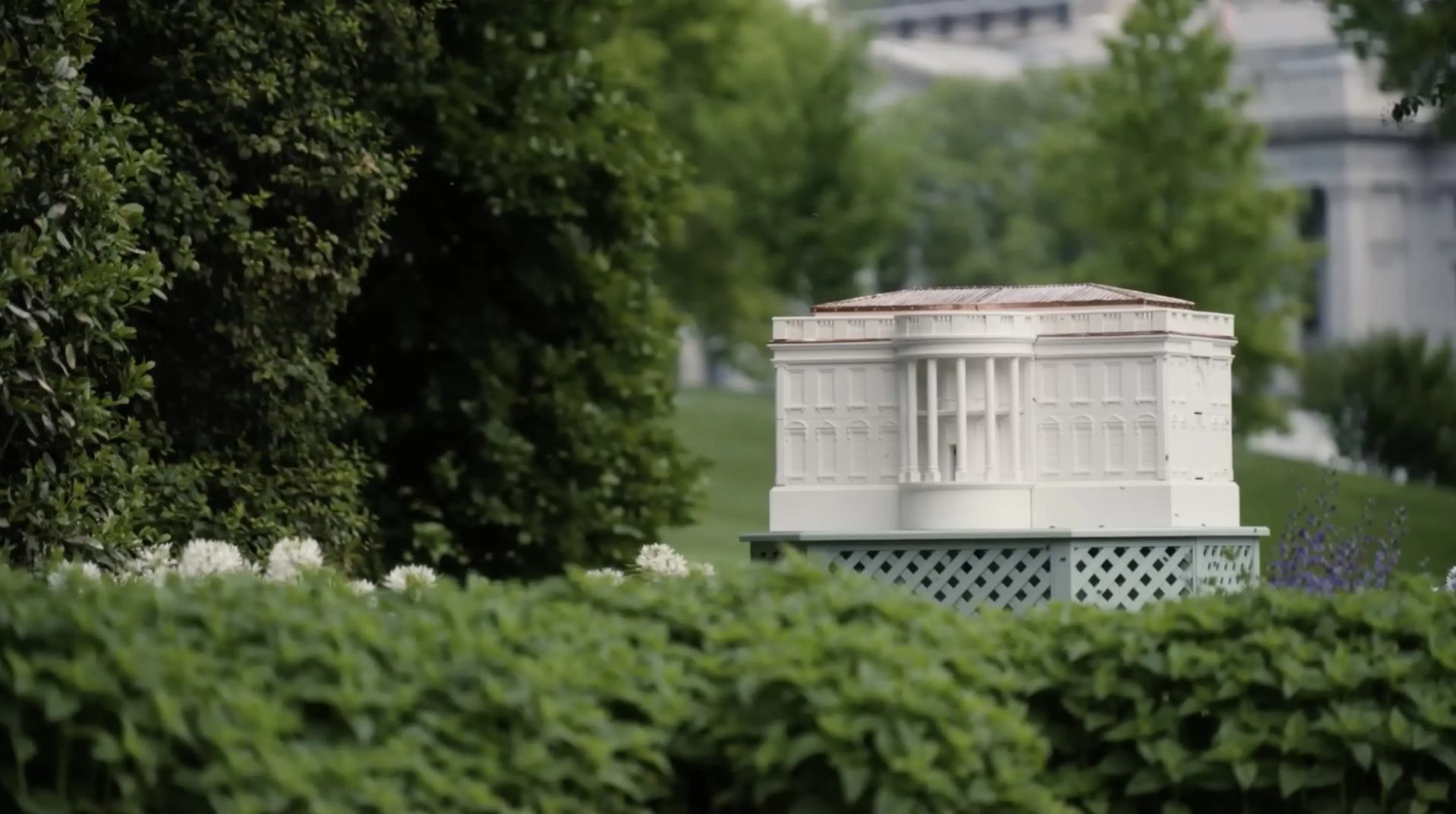 trump-ruche-miniature-maison-blanche