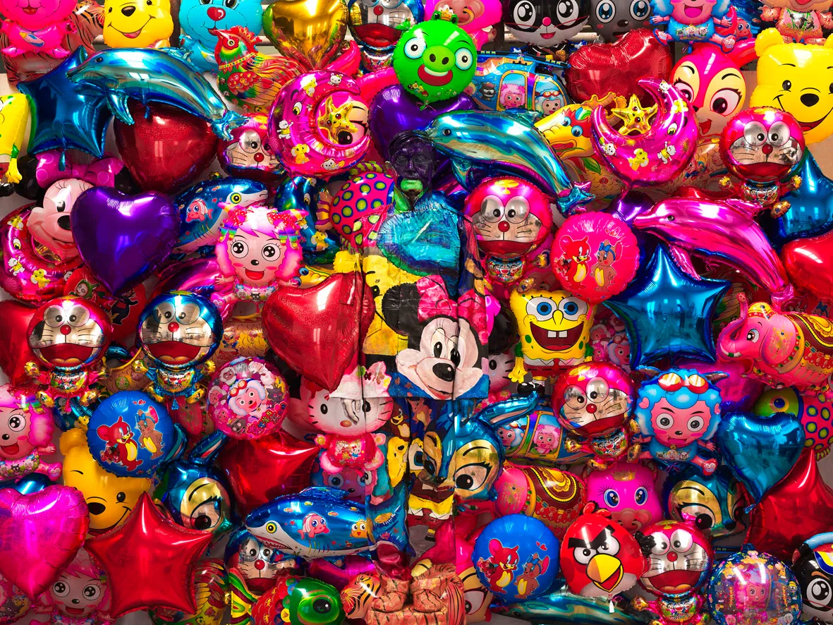 liu_bolin_hitc_balloon_photograph_2012.jpg
