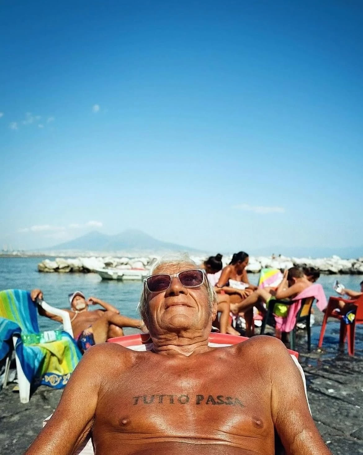 « Tutto passa » traduction de « tout passe » en italien est un mantra simple, mais puissant. Da